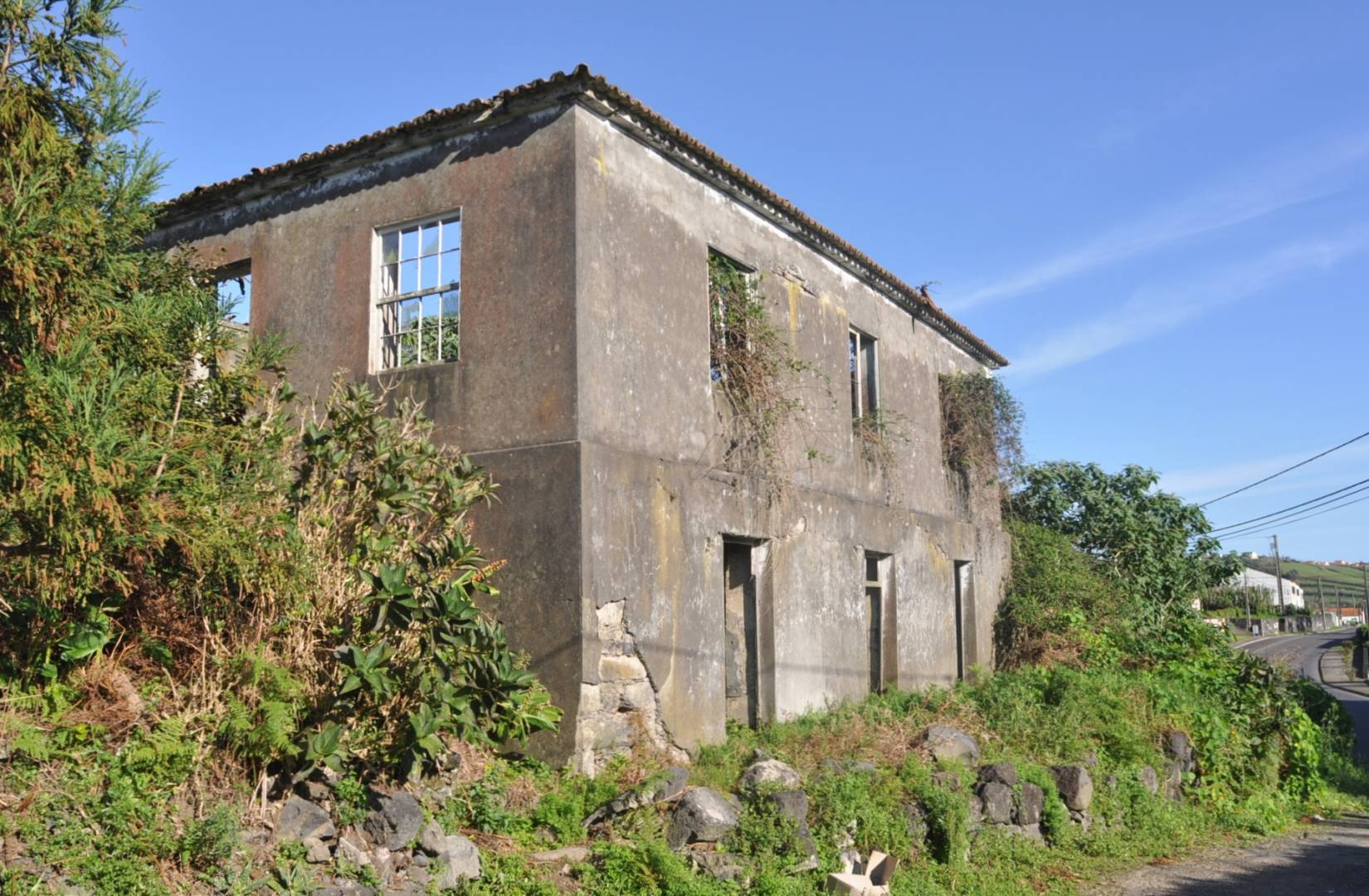 huge property view Faial