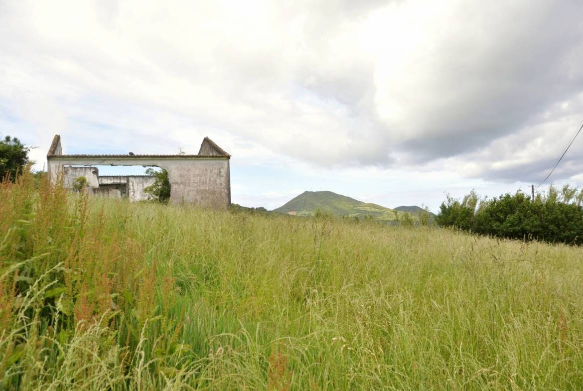 plot ruin view faial