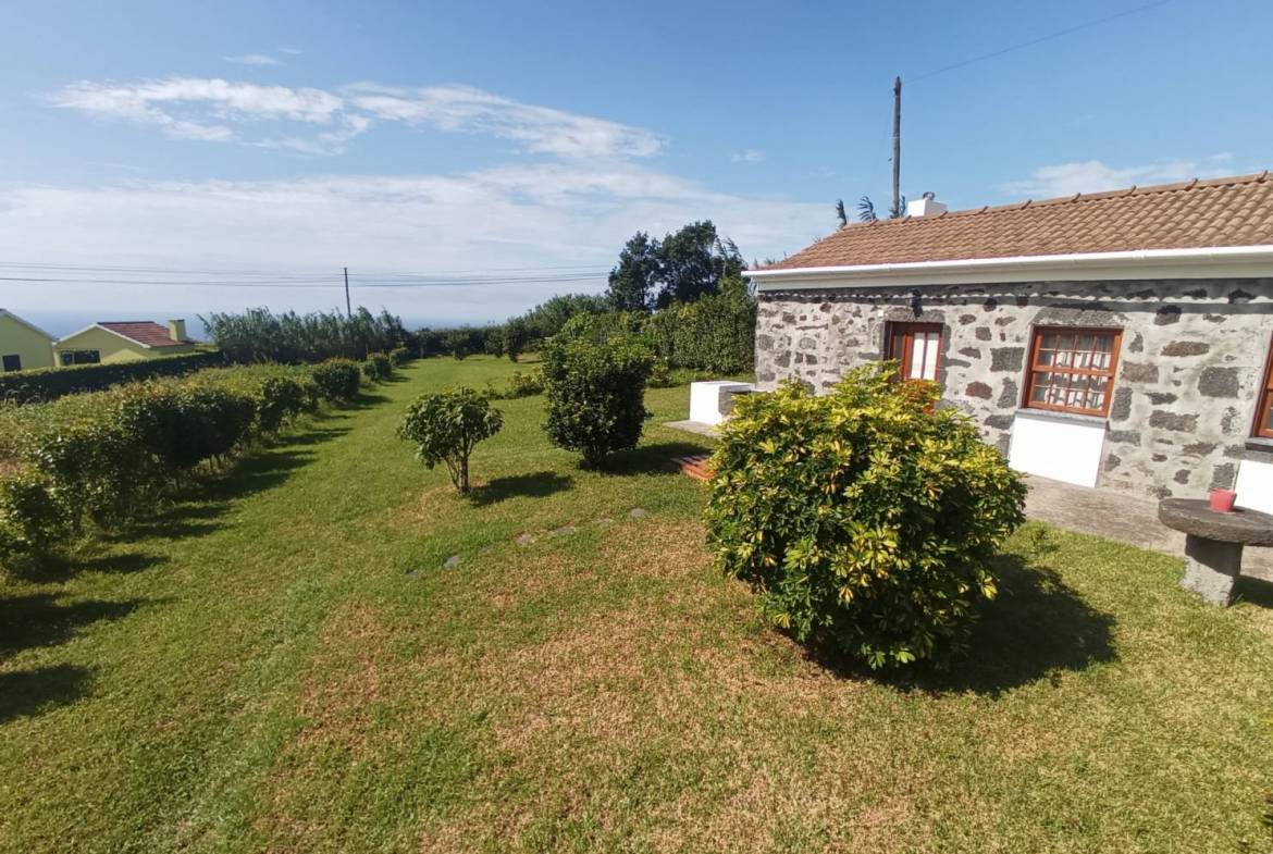 Stone house garden Faial